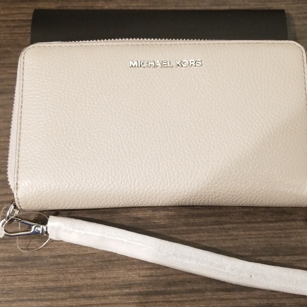 Michael Kors Mercer wallet/phone case